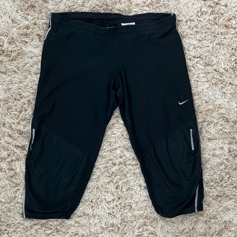 Nike Black Performance Capris‎